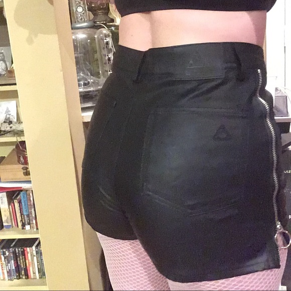 UNIF black leather shorts zip o ring - Picture 4 of 7